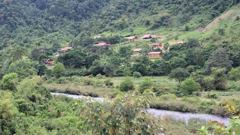 Đời sống bà con nhân dân thay đổi nhờ thực hiện tốt các tiêu chí trong xây dựng Nông thôn mới. Ảnh: T. H