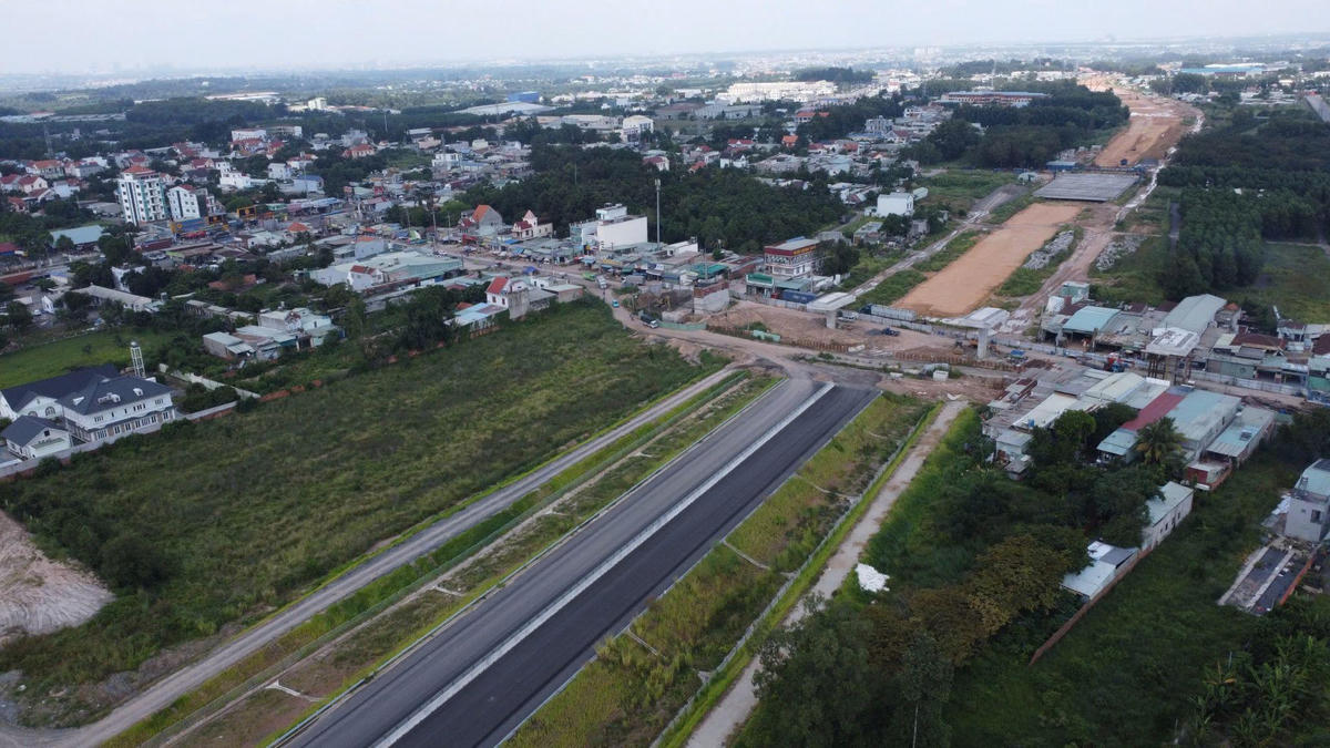 Cao tốc Biên Hòa – Vũng Tàu dự kiến hoàn thành trong quý 2/2026, rút ngắn đáng kể thời gian di chuyển từ TP.HCM về Bãi Sau.