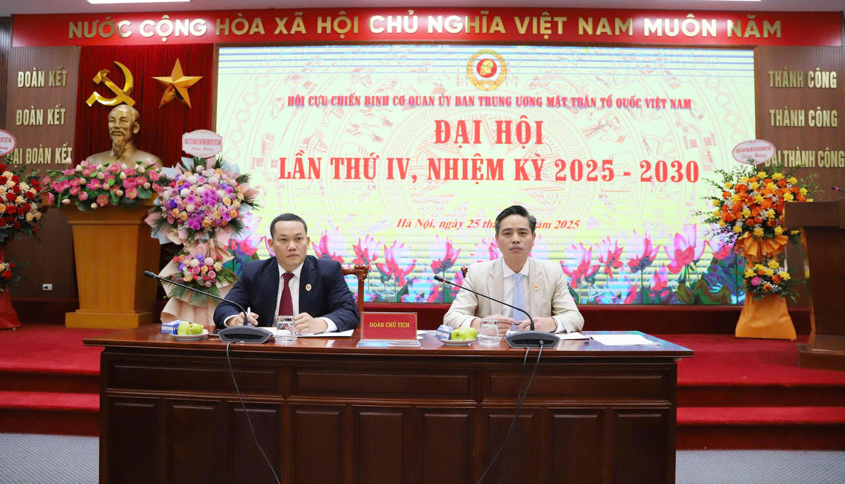 Đoàn Chủ tịch điều hành Đại hội.