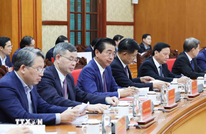 Các thành viên Ban Chỉ đạo và cơ quan chức năng dự phiên họp. (Ảnh: Phương Hoa/TTXVN)