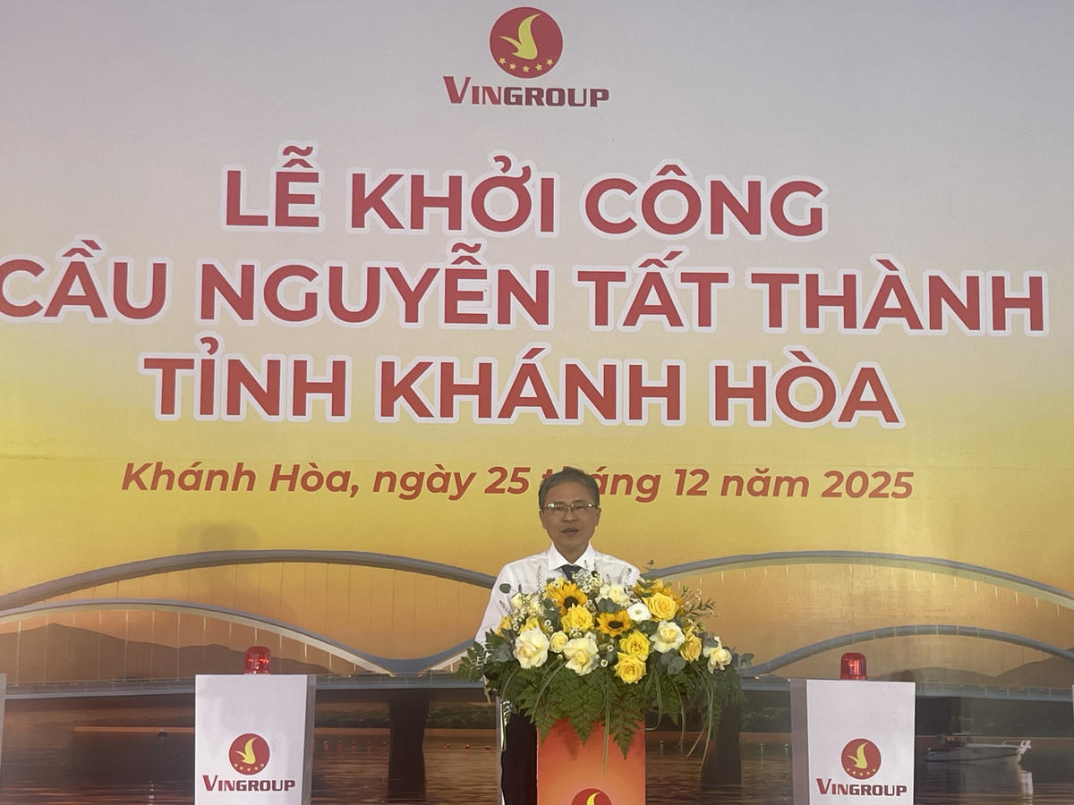 Ông Trần Hoà Nam, Phó Chủ tịch UBND tỉnh Khánh Hòa đang phat biểu tại buổi lễ. (ảnh Thùy Trang)