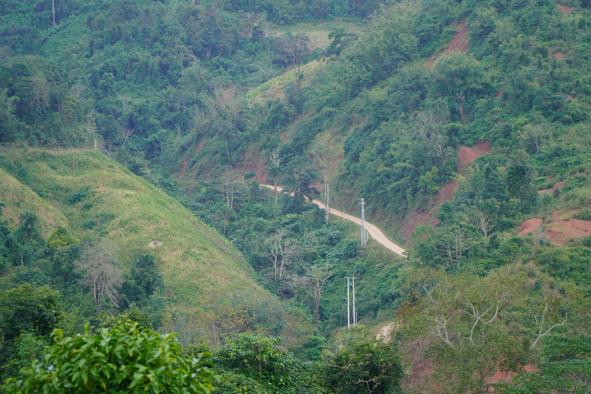Điện lưới đã lên tới những bản làng biên giới ở Cửa khẩu Cà Roòng (Thượng Trạch).