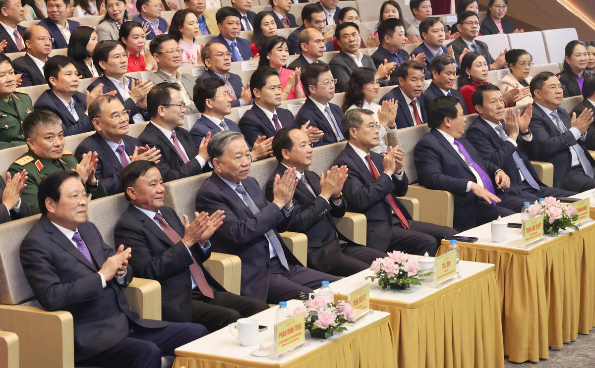 Tổng Bí thư Tô Lâm và các đại biểu dự&nbsp;Chương trình “Hồ Chí Minh - Hành trình khát vọng 2025”. Ảnh: Như Ý