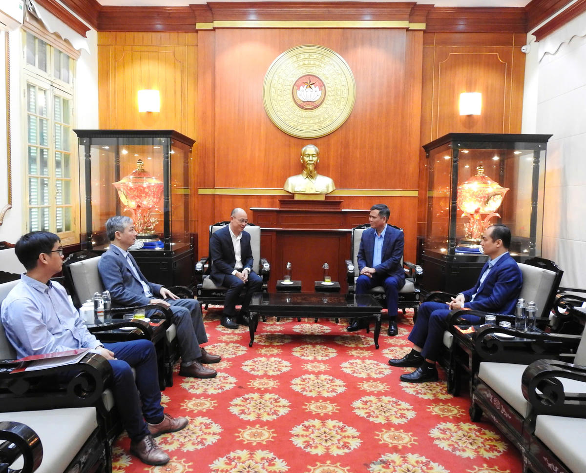 Quang cảnh buổi tiếp nhận. Ảnh: Văn Hoa