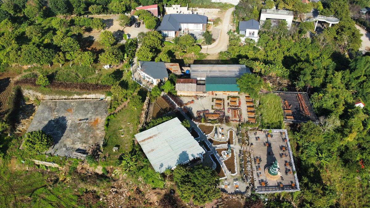 Một trong những trường hợp vi phạm được xác định là Homestay có tên Đá - Coffee &amp; BBQ được xây dựng trên đất nông nghiệp. Ảnh: T.H