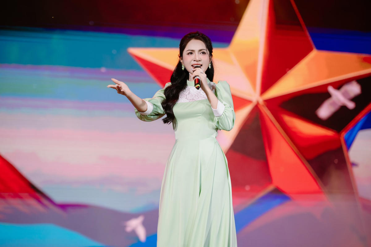 Ca sĩ Duyên Quỳnh.