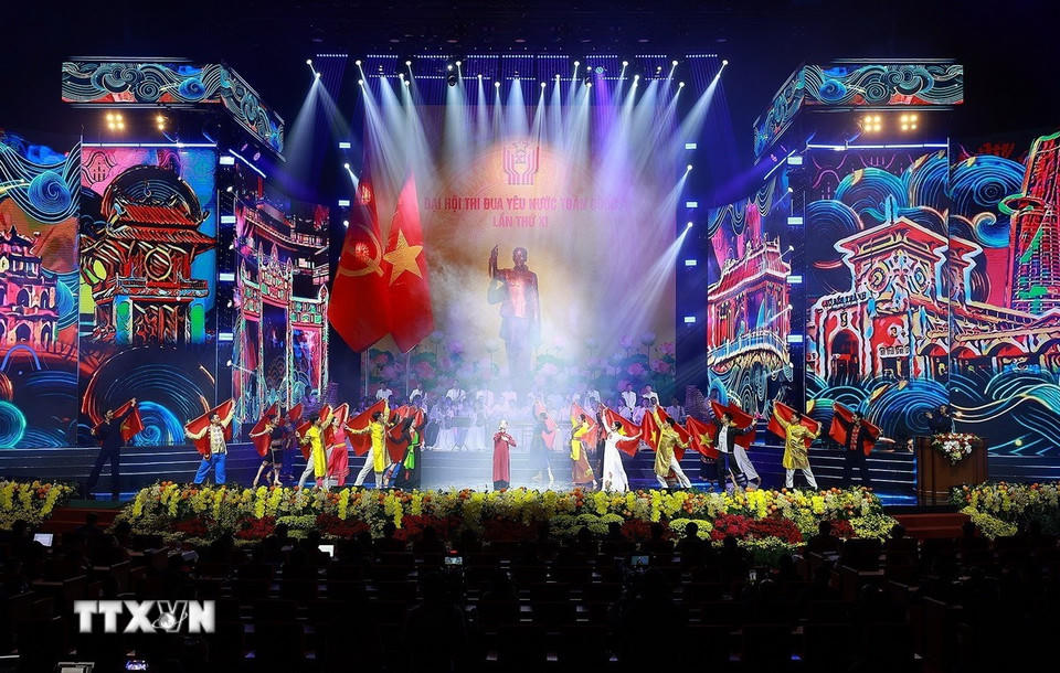 Chương trình nghệ thuật chào mừng Đại hội Thi đua yêu nước toàn quốc lần thứ XI. (Ảnh: Dương Giang/TTXVN).