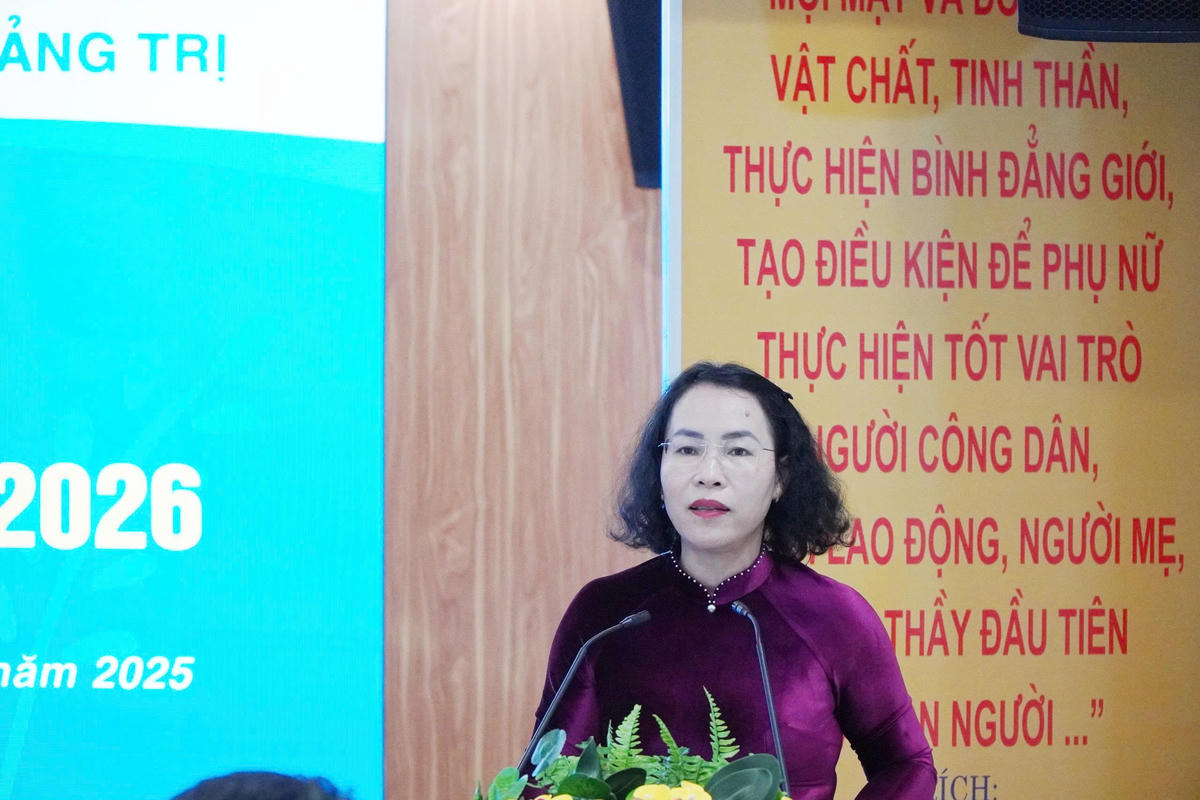 Bà Nguyễn Thị Bích Thuỷ, Phó Chủ tịch Uỷ ban MTTQ tỉnh, Chủ tịch&nbsp;LHPN&nbsp;tỉnh Quảng Trị phát biểu tại hội nghị.  Ảnh: X.T.