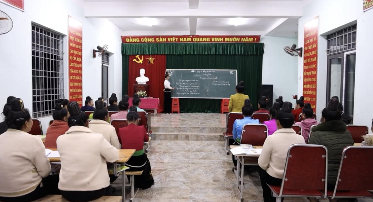 Xác định công tác vận động người dân ra lớp là nhiệm vụ trọng tâm, thời gian qua nhiều địa phương đã làm tốt công tác dân vận khéo. Ảnh: MOET