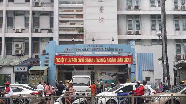 Bệnh viện Chấn thương chỉnh hình hiện nay của TP Hồ Chí Minh vừa xuống cấp, vừa quá tải. Ảnh: T.L