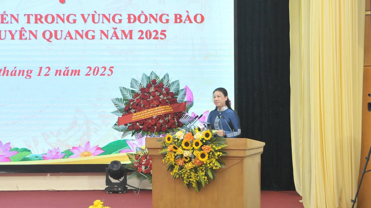 Phó Bí thư Thường trực Tỉnh ủy Tuyên Quang Lê Thị Kim Dung phát biểu chỉ đạo tại Hội nghị. Ảnh: Xuân Trường.