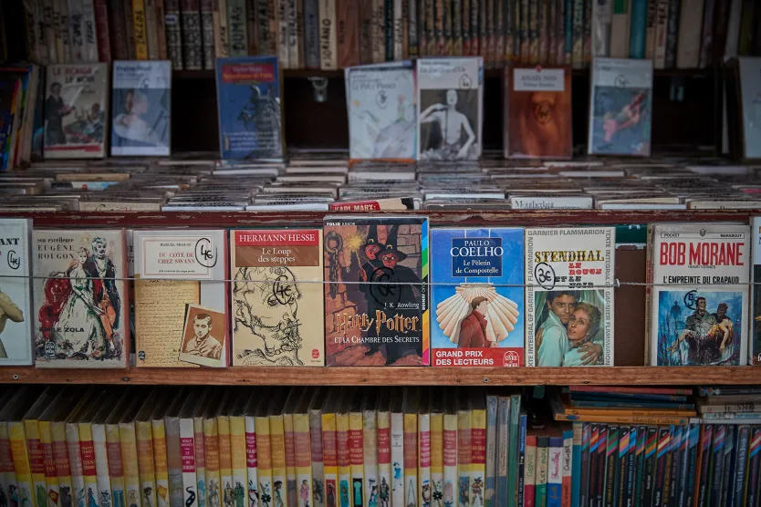 Mỗi giấy phép kinh doanh được cấp trong thời hạn 5 năm. Các chủ hiệu sách phải mở quầy hàng ít nhất 4 ngày 1 tuần, trừ những ngày thời tiết xấu. Nguồn:&nbsp;Getty Images.