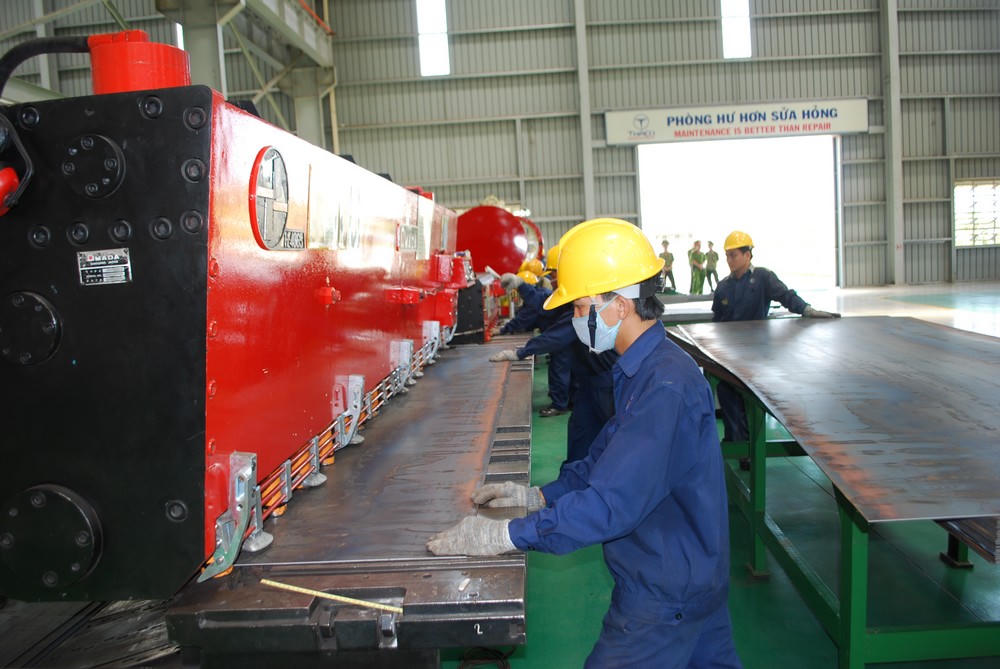 Các công nhân lao động trong công ty ở Đà Nẵng. Ảnh: CV.