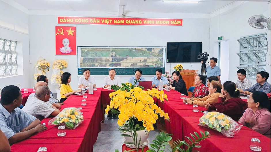 Uỷ ban MTTQ Việt Nam TP Cần Thơ phối hợp Ban Quản lý dự án 85 - Bộ Xây dựng cùng MTTQ và chính quyền các địa phương nơi thực hiện dự án đầu tư xây dựng hạng mục bổ sung đoạn tuyến Quốc lộ 60 thuộc Dự án đầu tư xây dựng cầu Đại Ngãi, tổ chức Hội nghị lấy ý kiến cộng đồng dân cư.