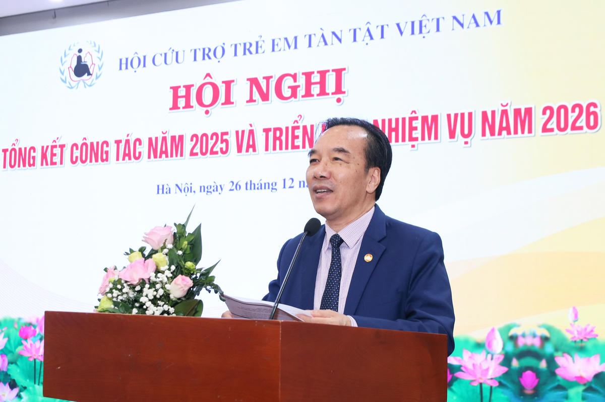 Ông Ngô Sách Thực, Chủ tịch Hội Cứu trợ trẻ em tàn tật Việt Nam phát biểu tại Hội nghị.