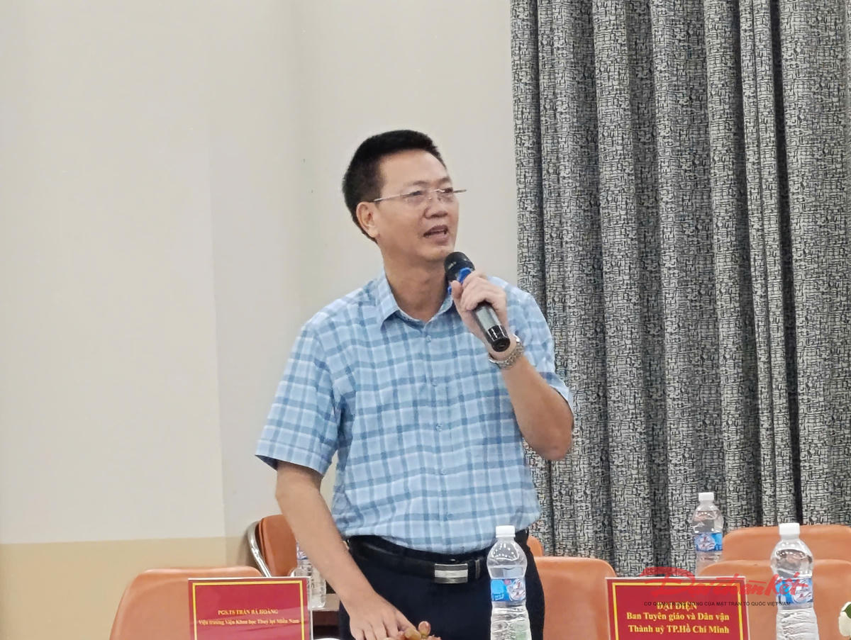 PGS.TS Nguyễn Phú Quỳnh – Phó Viện trưởng Viện Khoa học Thủy lợi miền Nam chia sẻ tại&nbsp;tọa đàm. Ảnh: Hồng Phúc.