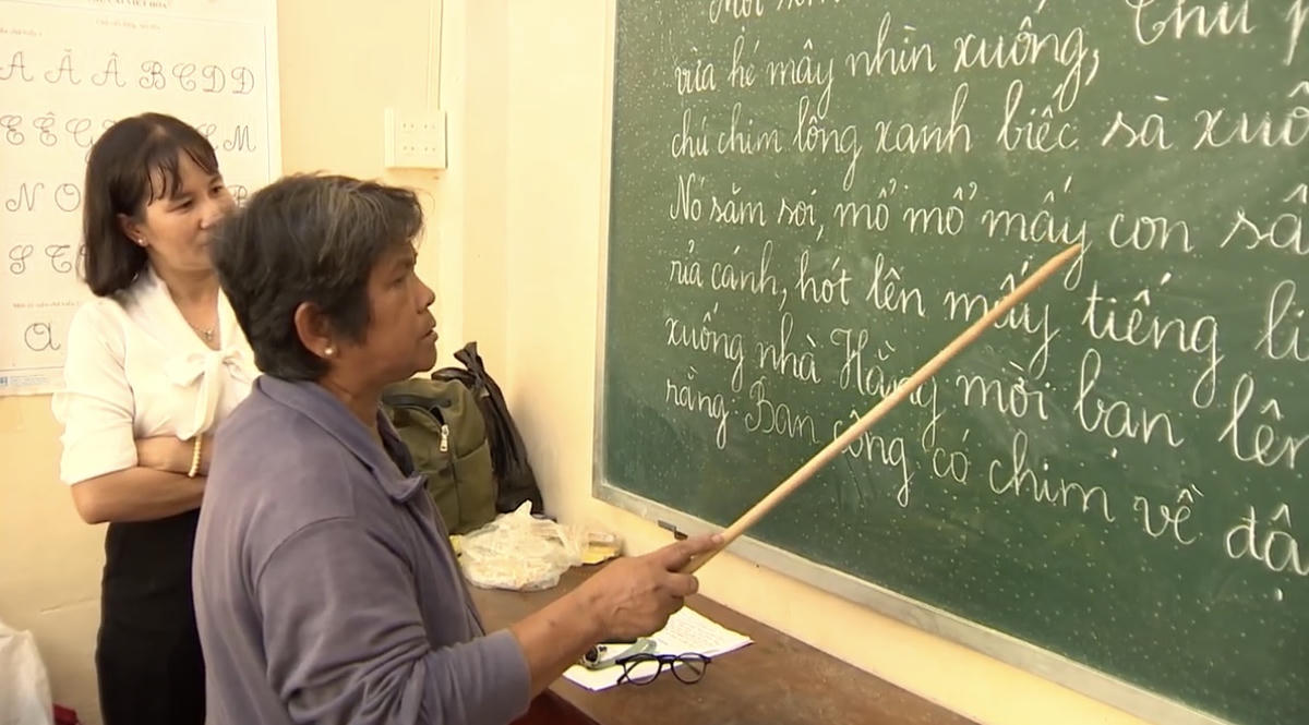 Sau khi hoàn thành việc sắp xếp các đơn vị hành chính, cả nước có 34/34 tỉnh, thành phố được công nhận đạt chuẩn xóa mù chữ mức độ 1. Ảnh: MOET