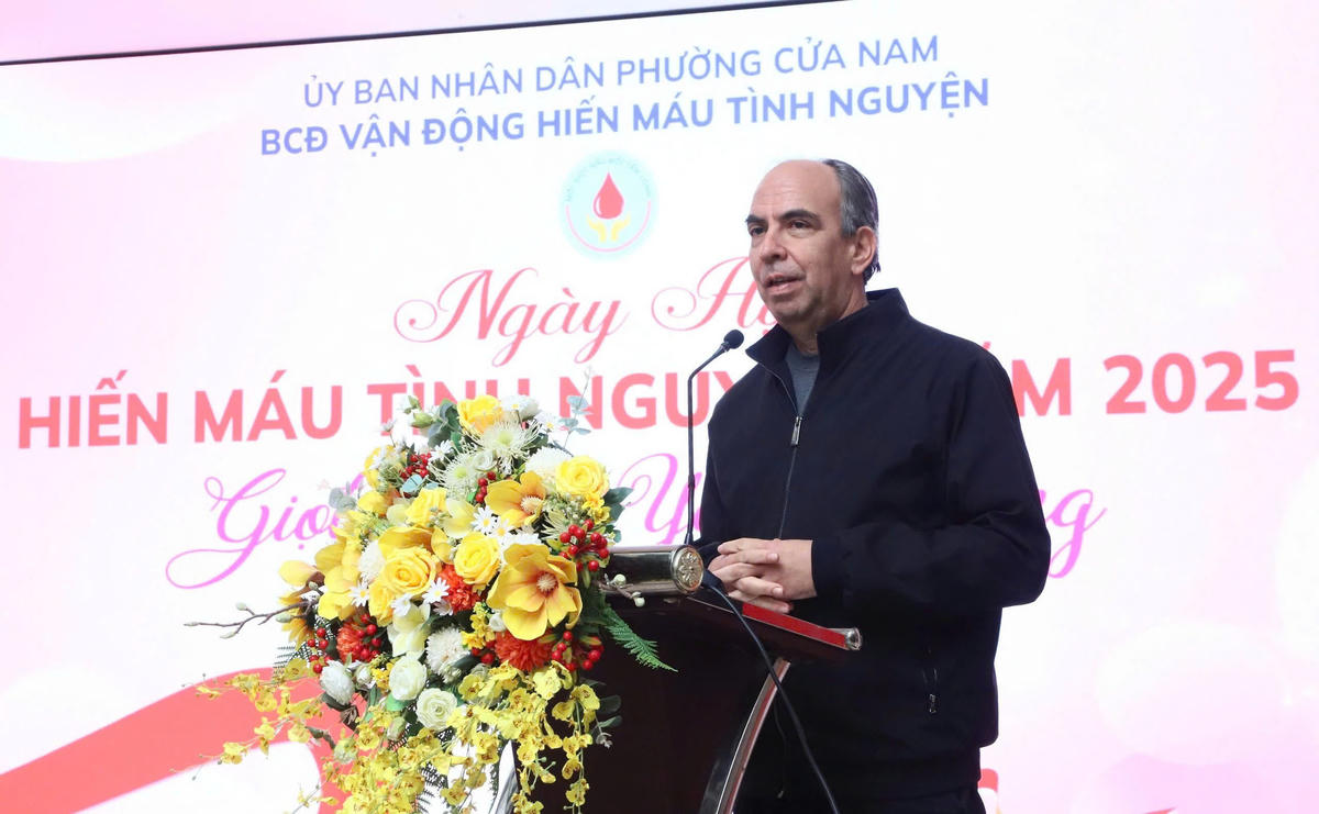 Ngài Rogelio Polanco Fuentes Đại sứ đặc mệnh toàn quyền nước Cộng hòa Cuba tại Việt Nam phát biểu tại “Ngày hội Hiến máu tình nguyện năm 2025”. Ảnh: NH