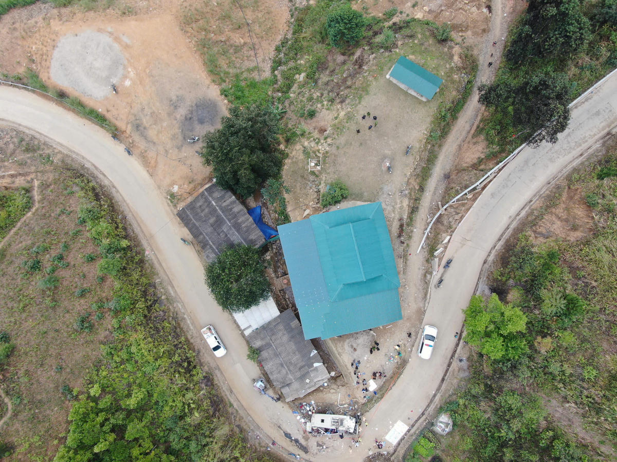 Vụ tai nạn xảy ra tại khúc dốc cua nguy hiểm. Ảnh: Văn Đức.