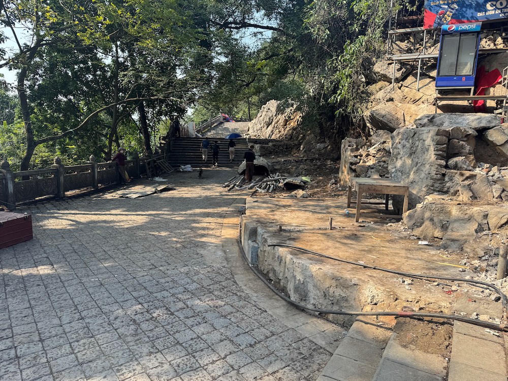 Lối ra vào động Hương Tích đã thông thoáng. Ảnh: BT