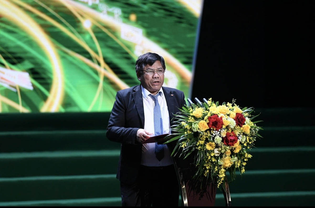 Thứ trưởng Bộ Dân tộc và Tôn giáo Y Thông phát biểu tại buổi lễ.