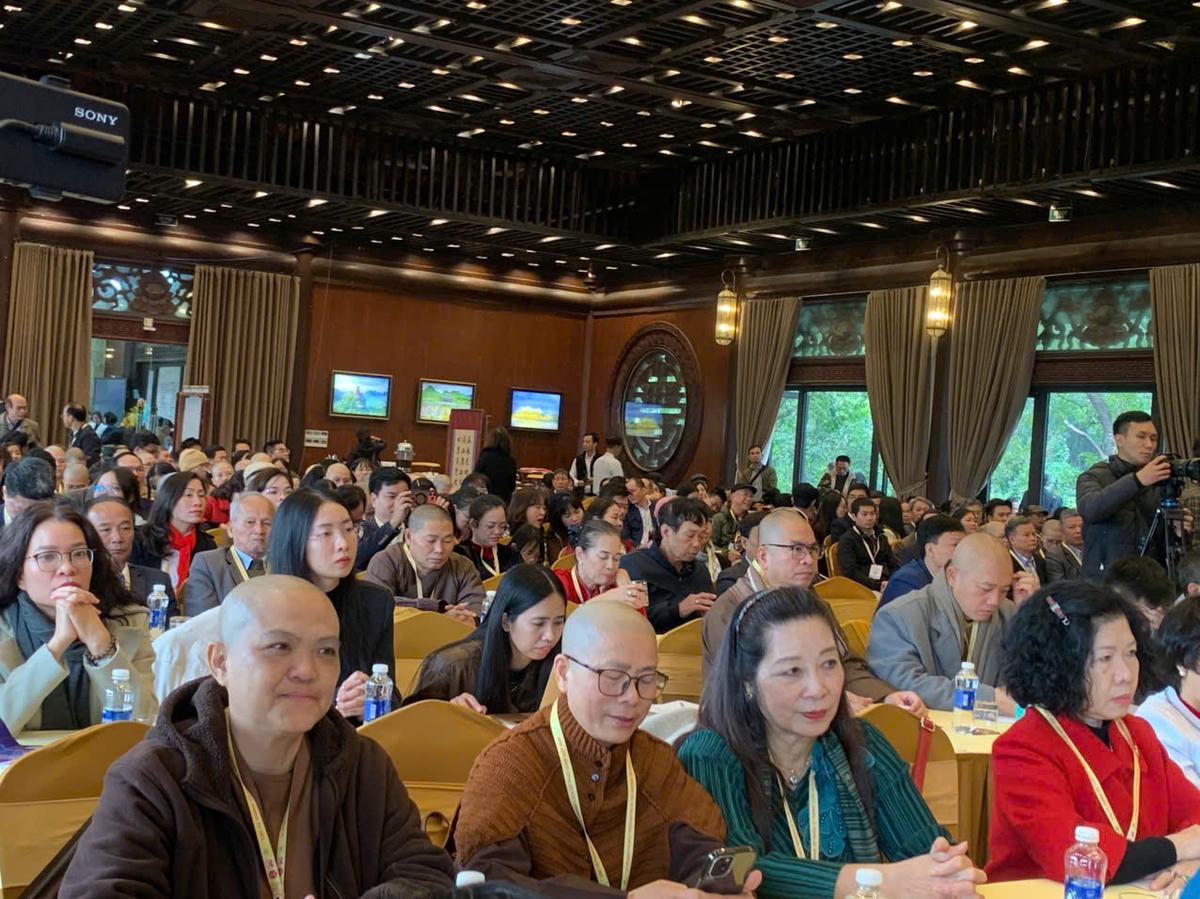 Các đại biểu tham dự hội nghị.