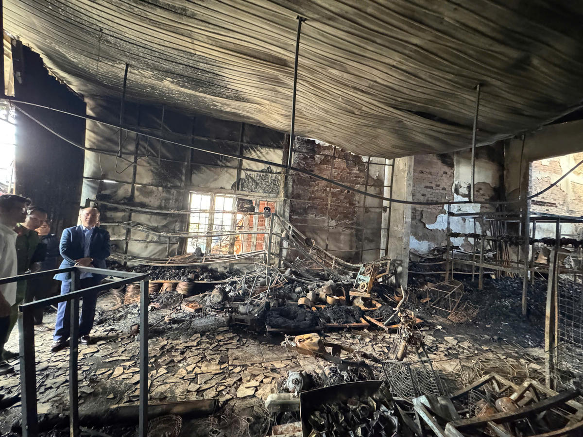 Các vật dụng trong nhà bị cháy hoàn toàn. Ảnh: TT.