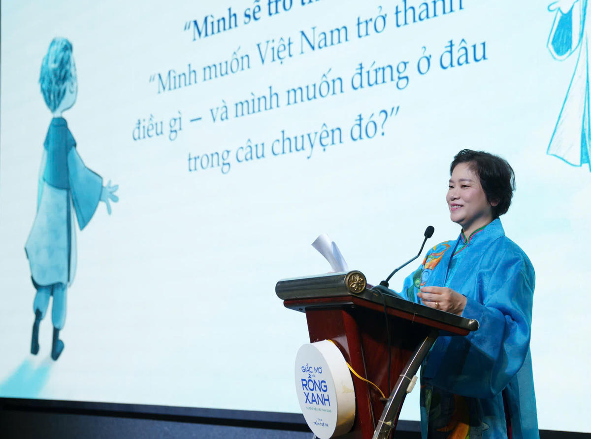 Tác giả Trần Tuệ Tri tại buổi ra mắt sách. Ảnh: BTC.