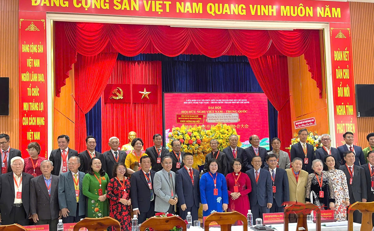 Đại biểu chụp ảnh lưu niệm tại Đại hội. Ảnh: Hồng Phúc.