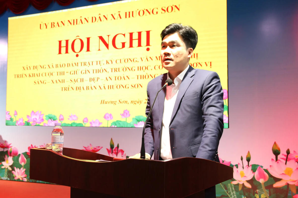Chủ tịch UBND xã Hương Sơn Lê Văn Trang phát biểu tại hội nghị. Ảnh: KTĐT