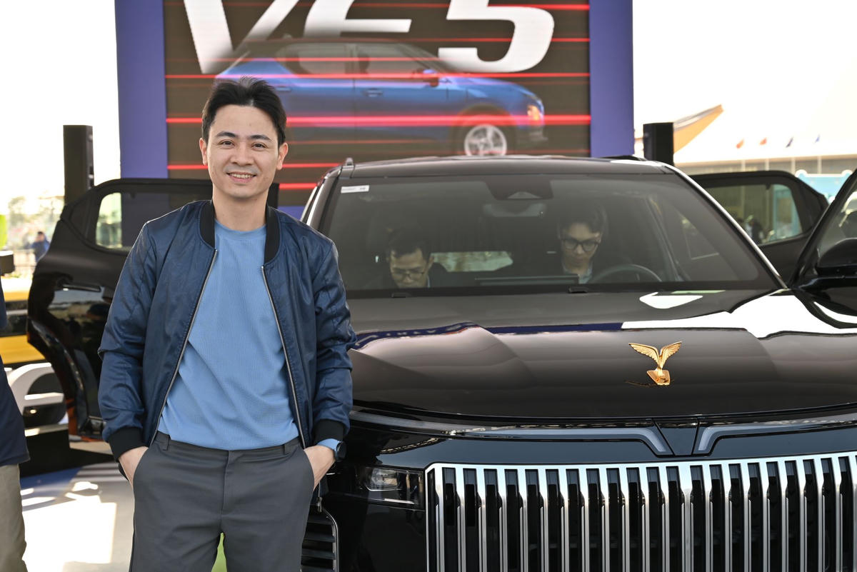 Anh Phan Chí Thành (Hà Nội) ấn tượng với không gian thuần điện của VinFast tại sự kiện Vietnam Mobility Show 2025.