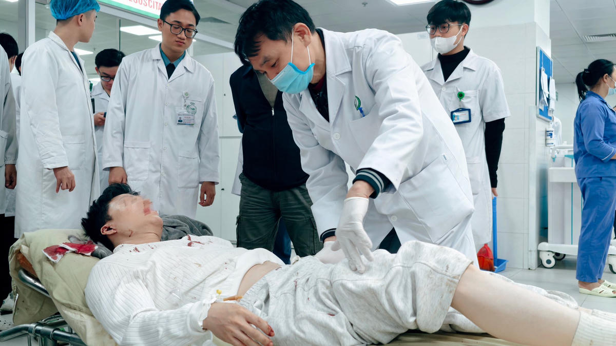 BN P.M.Q (37 tuổi, Hà Nội): Chấn thương sọ não máu tụ ngoài màng cứng trán phải, gãy xương bả vai trái