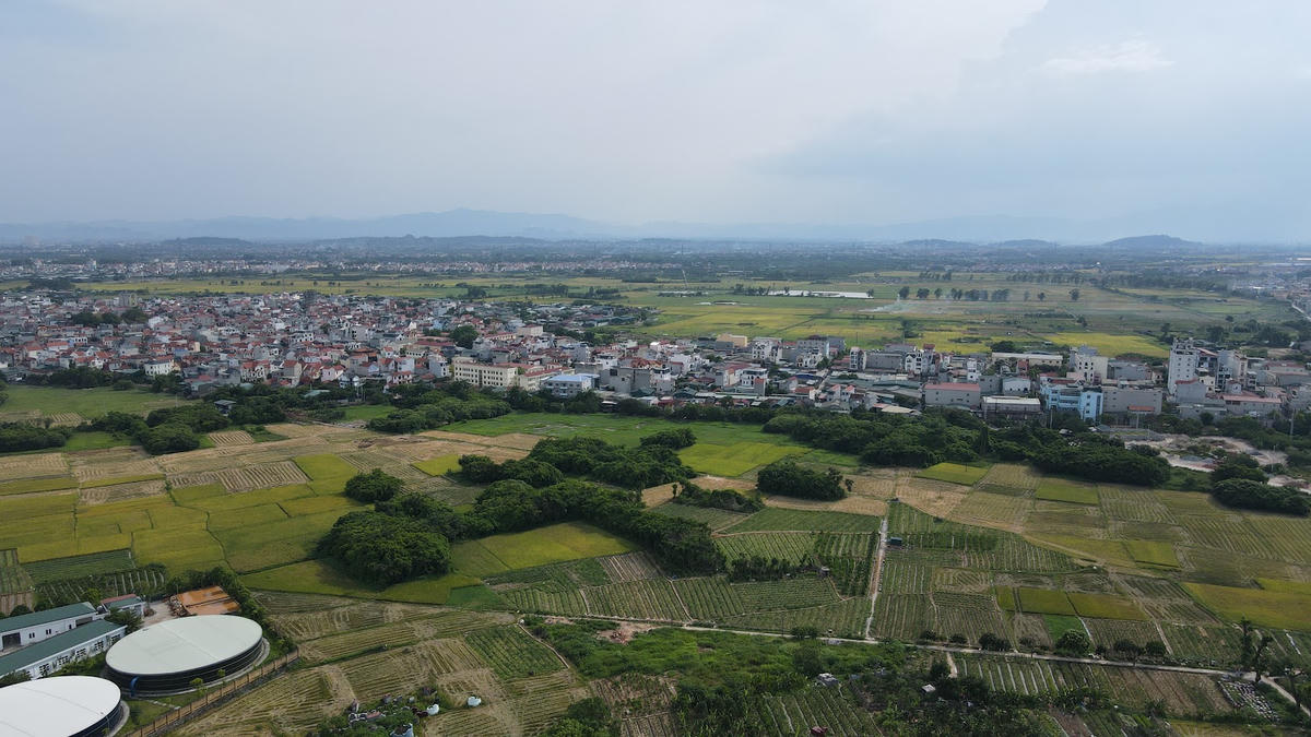 Vấn đề về giá đất luôn được quan tâm. Ảnh: Quang Vinh.