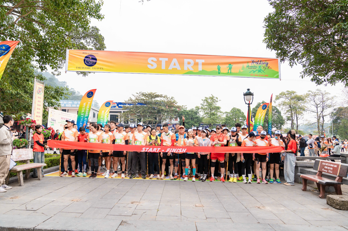 Giải leo núi Tây Thiên năm nay thu hút 500 VĐV. Ảnh CTV