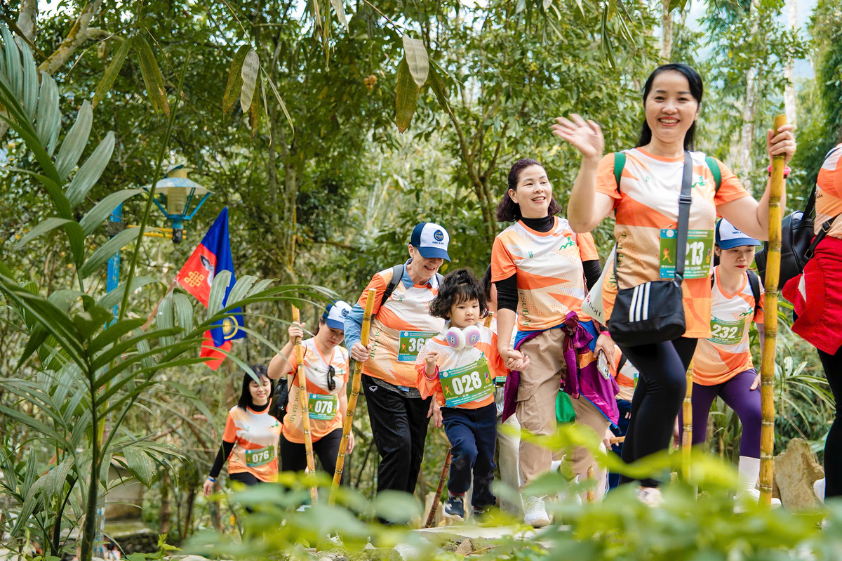 "Tết ấm cho em" trên đỉnh Tây Thiên