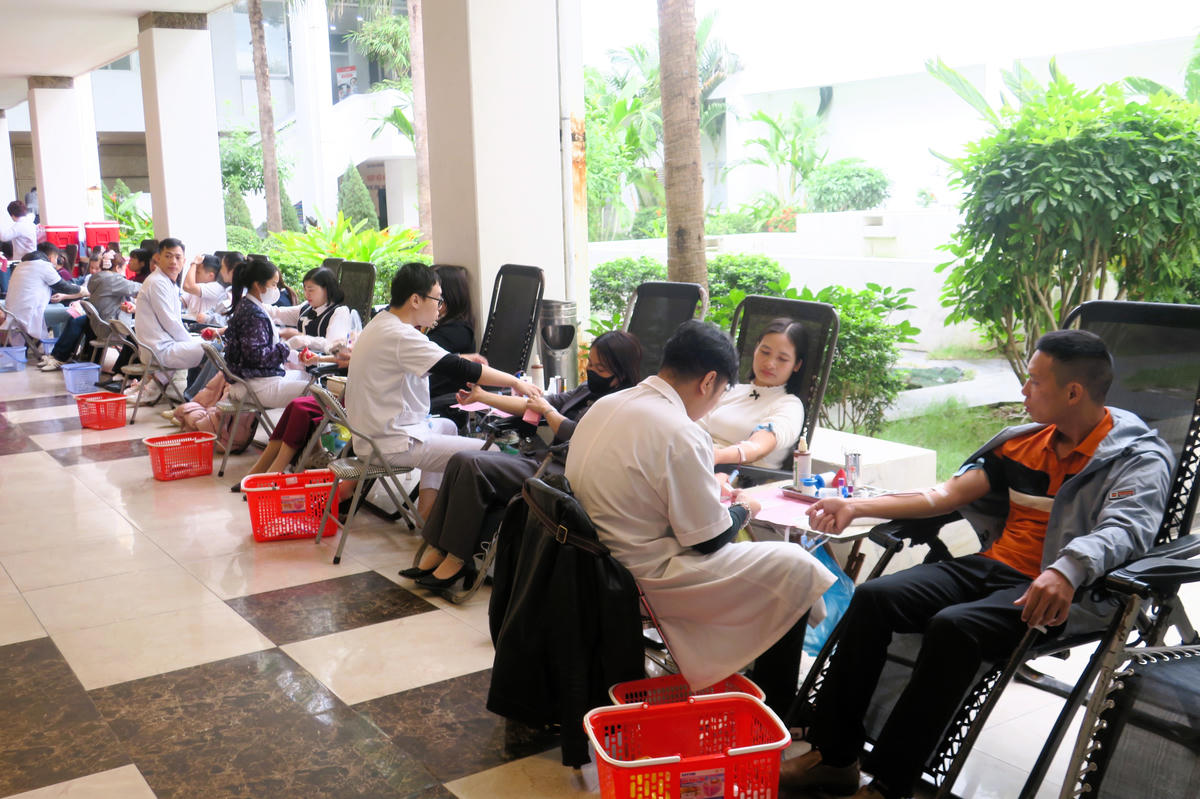 2.700 cán bộ, công chức, viên chức, người lao động các Sở, ban, ngành, đoàn thể, doanh nghiệp thành phố Hải Phòng đăng ký tham gia hiến máu tình nguyện. Ảnh: HN. 