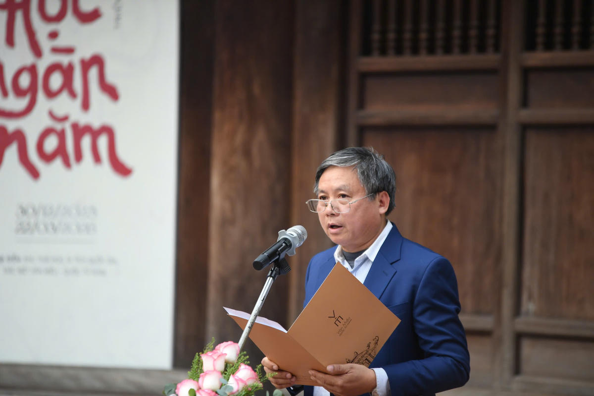 Ông Nguyễn Văn Tú – Phó Giám đốc Trung tâm HĐVHKH Văn Miếu – Quốc Tử Giám phát biểu tại lễ khai mạc triển lãm “Đạo học ngàn năm”. Ảnh: Phạm Sỹ. 