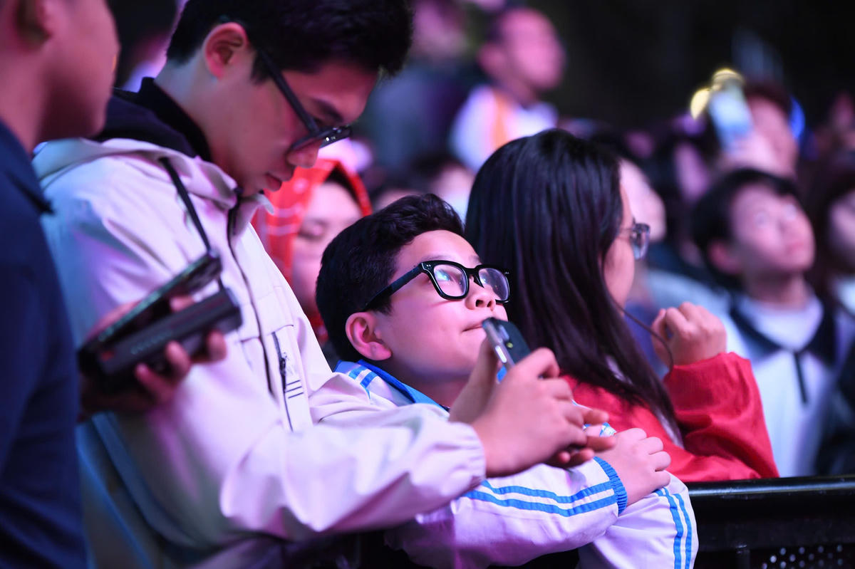 Náo nhiệt không khí đón chào năm mới 2026 ở Hồ Gươm