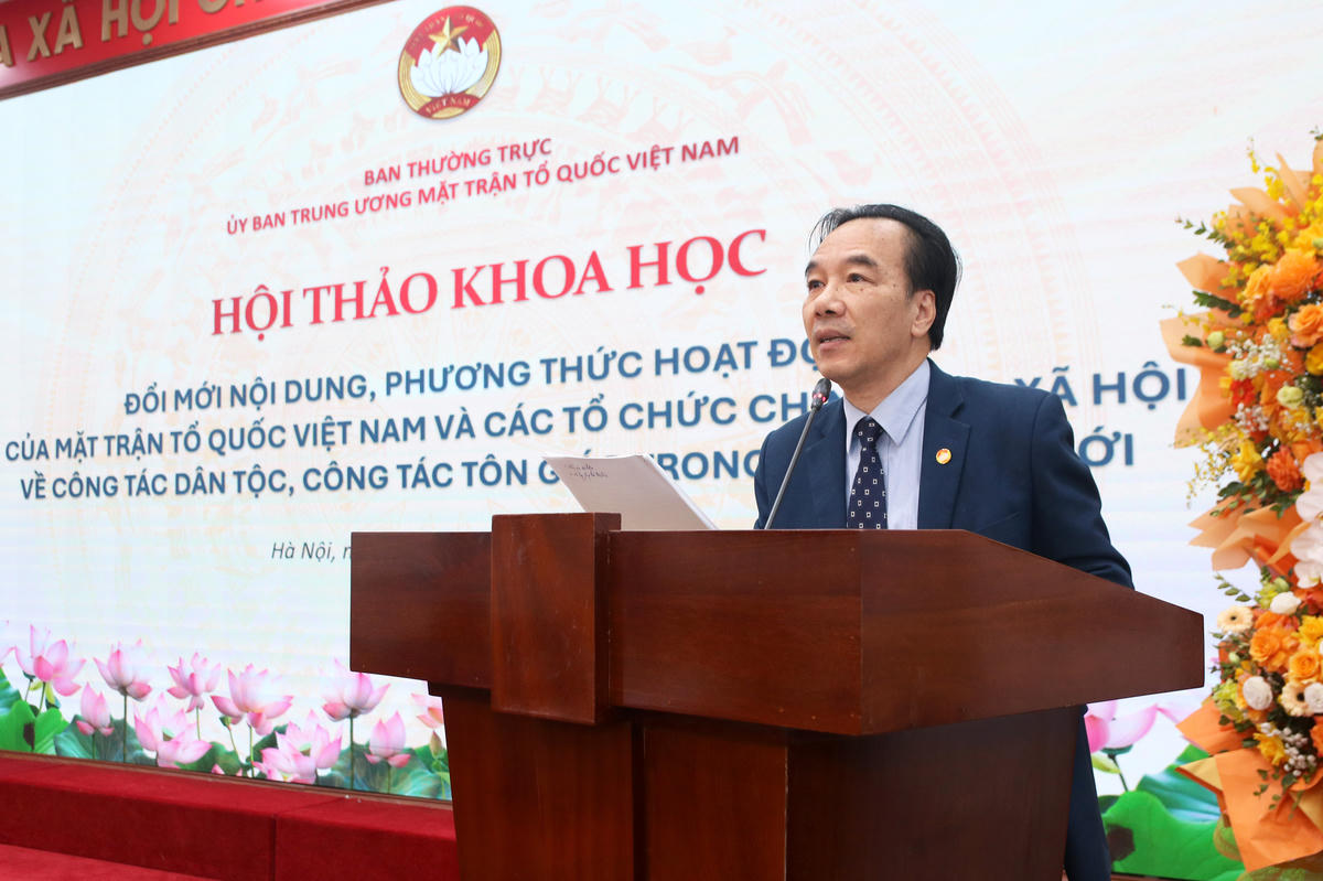 TS Ngô Sách Thực, Ủy viên Đoàn Chủ tịch, nguyên Phó Chủ tịch UBTƯ MTTQ Việt Nam phát biểu tại Hội thảo.