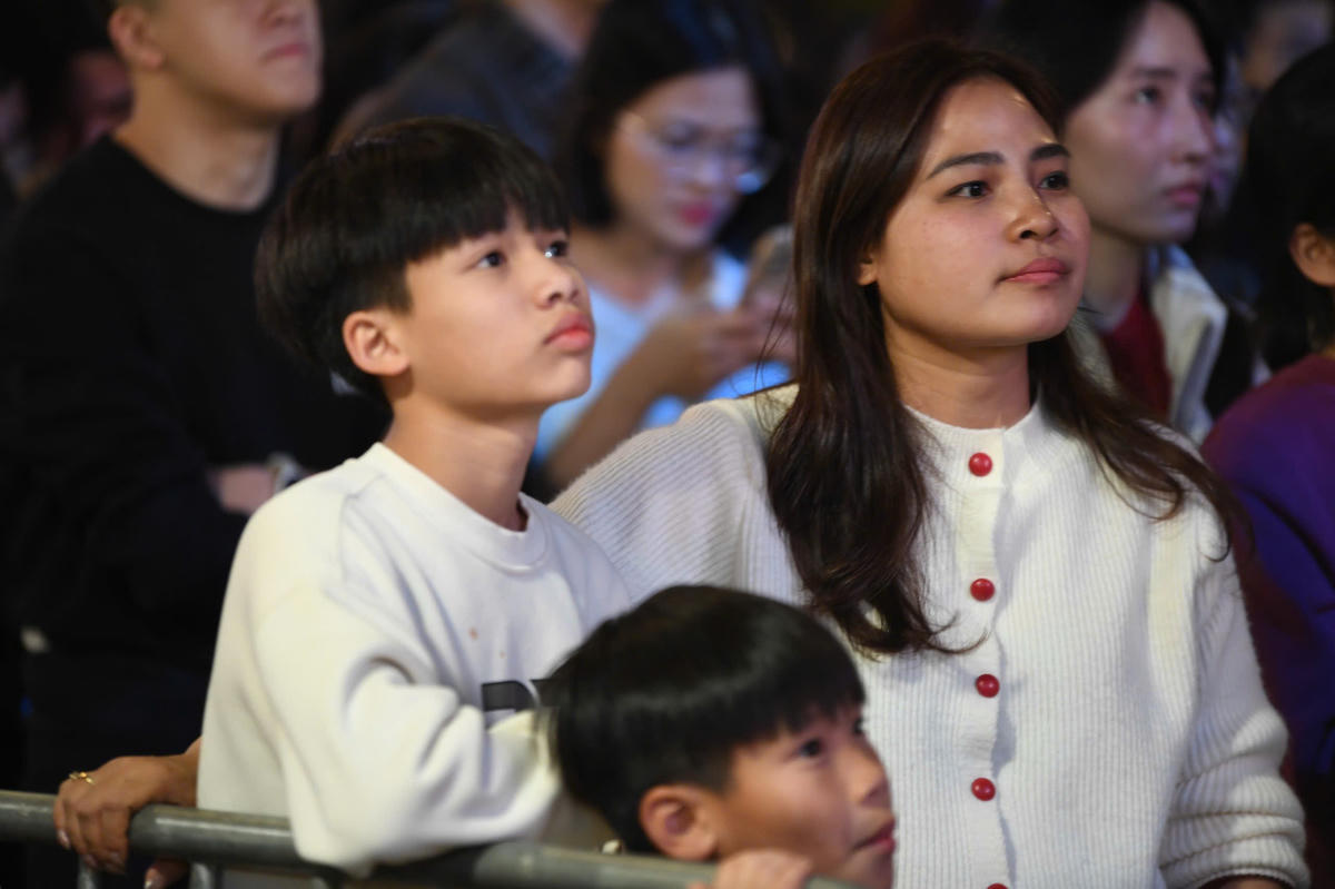 Náo nhiệt không khí đón chào năm mới 2026 ở Hồ Gươm