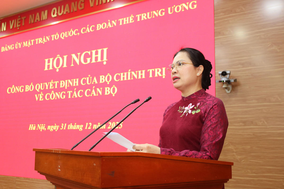 Đồng chí Hà Thị Nga phát biểu nhận nhiệm vụ mới. Ảnh: Tiến Đạt.