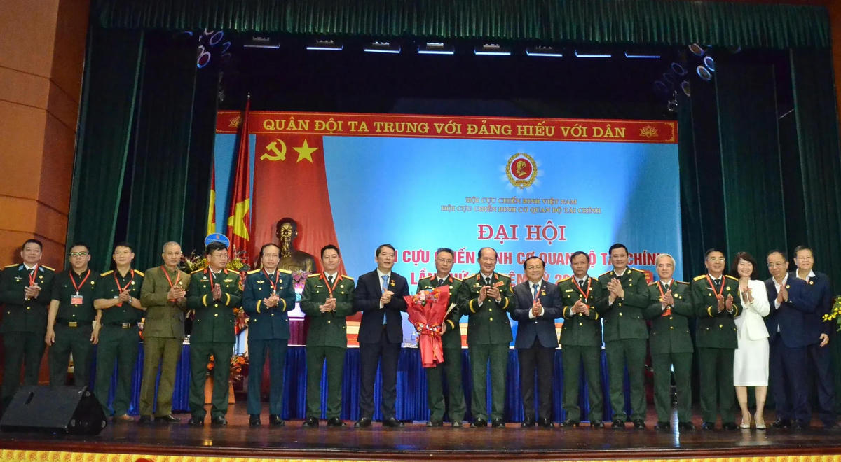 Ban Chấp hành Hội CCB Bộ Tài chính. Ảnh: H.H.