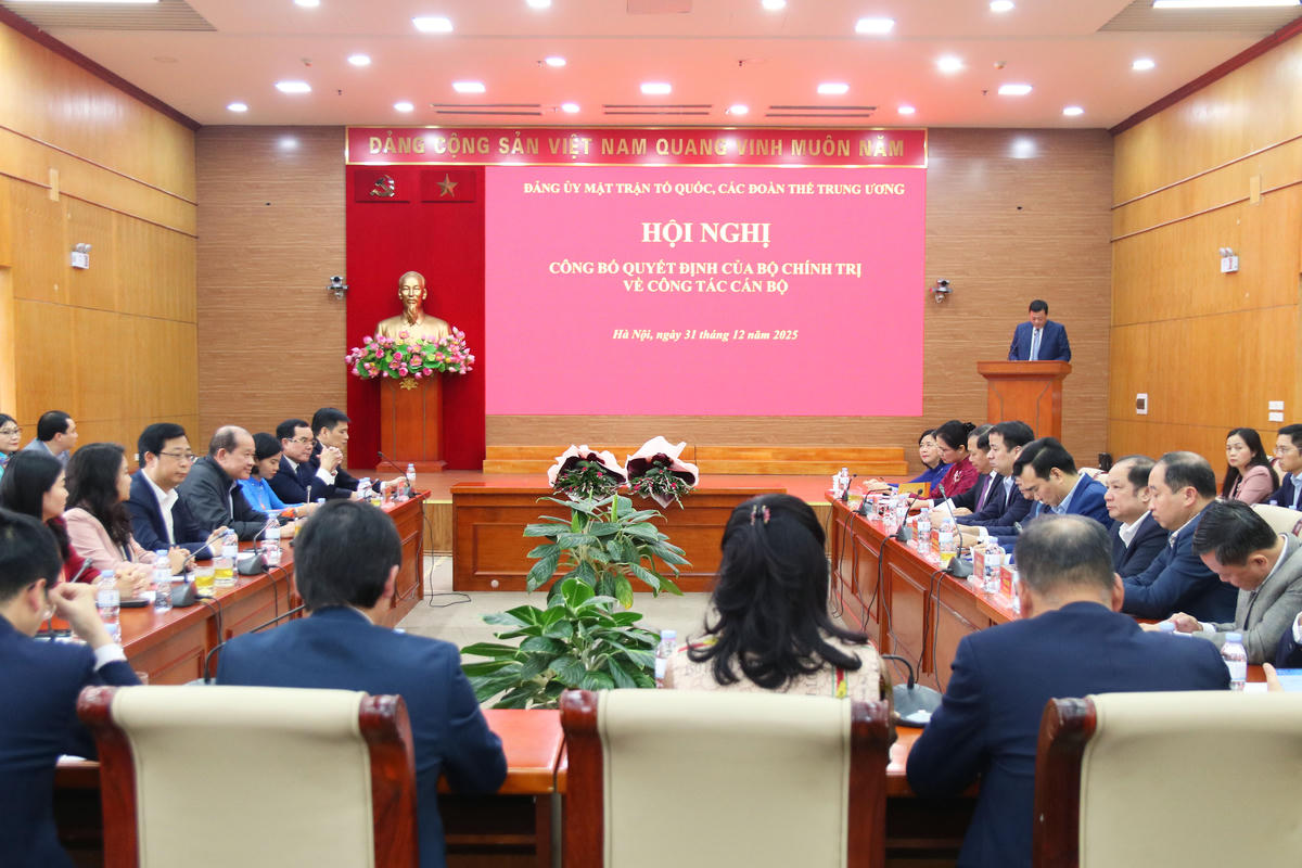 Hội nghị công bố Quyết định của Bộ Chính trị về công tác cán bộ. Ảnh: Tiến Đạt.