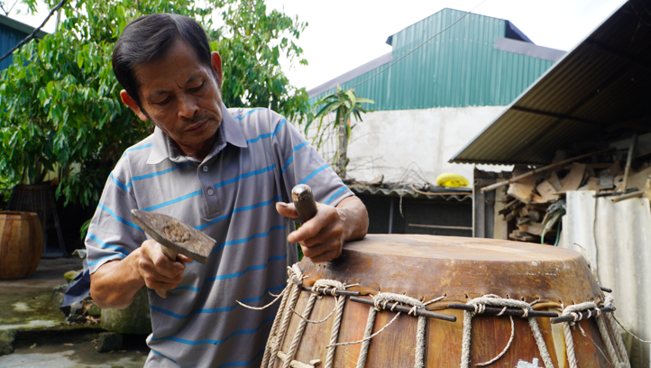 Nghề làm trống ở làng Bắc Thai có tuổi đời ngót trăm năm, góp phần giúp người dân phát triển kinh tế - xã hội.