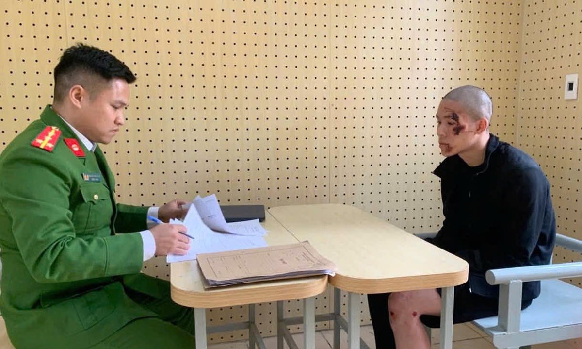 Đối tượng Nguyễn Anh Tuấn tại Cơ quan điều tra. Ảnh: Công an tỉnh Phú Thọ.