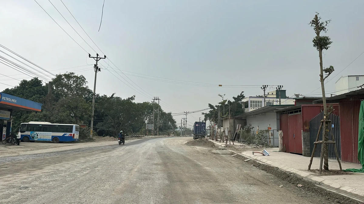Nhiều đoạn trên tuyến Tỉnh lộ 429 mặt bằng đã được giải phóng, hạ tầng đang dần hoàn thiện. Ảnh: KTĐT