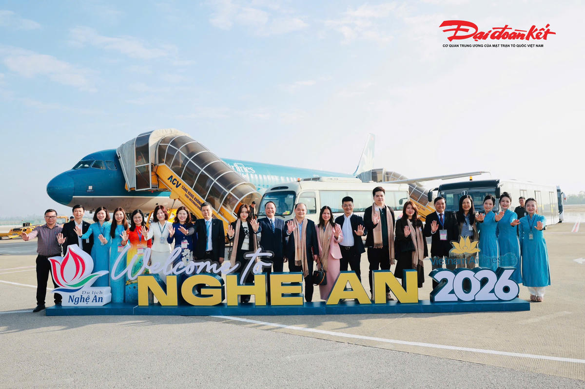 Chuyến bay VN1715 khởi hành từ Hà Nội lúc 7h15, hạ cánh tại Vinh lúc 8h05, chuyến bay đầu tiên của năm 2026 chính thức "xông đất" tỉnh Nghệ An. Ảnh: LT