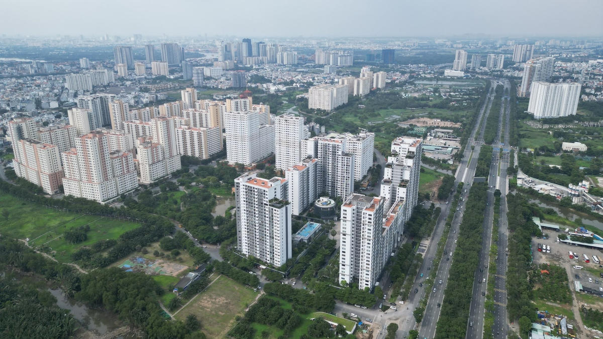 Việc đưa lượng lớn căn hộ tái định cư Thủ Thiêm ra đấu giá sẽ bổ sung đáng kể nguồn cung nhà ở cho khu vực trung tâm thành phố. Ảnh: H.P