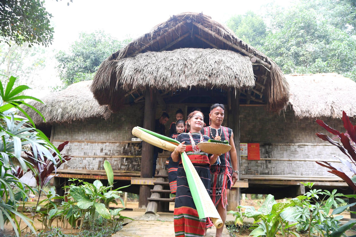 Những lễ vật được mang theo. Ảnh. Phạm Sỹ.