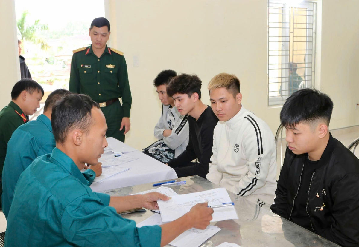 Thanh niên xã Vĩnh Thuận, TP Hải Phòng khám tuyển nghĩa vụ quân sự năm 2026. Ảnh: VC.&nbsp;